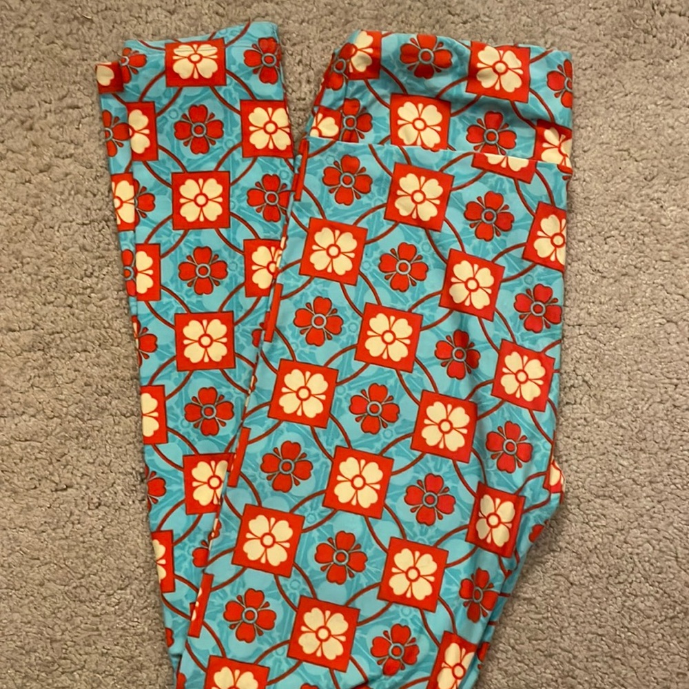 LuLaRoe leggings super soft- vibrant colors worn once